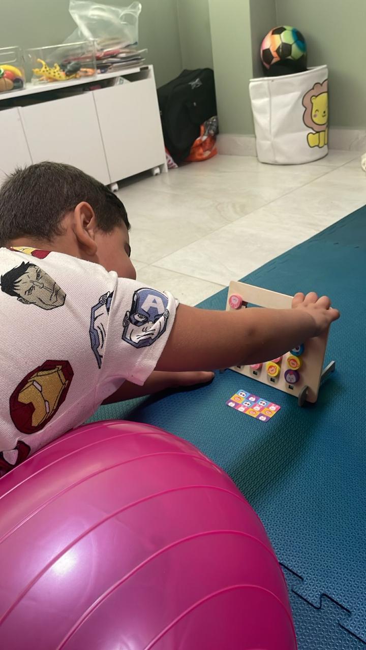 Atendimento infantil em um ambiente acolhedor da Clínica Catavento
